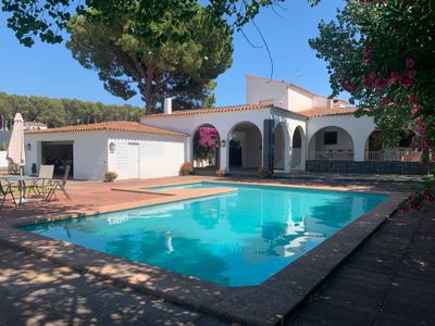 Large exclusive house with private garden and pool