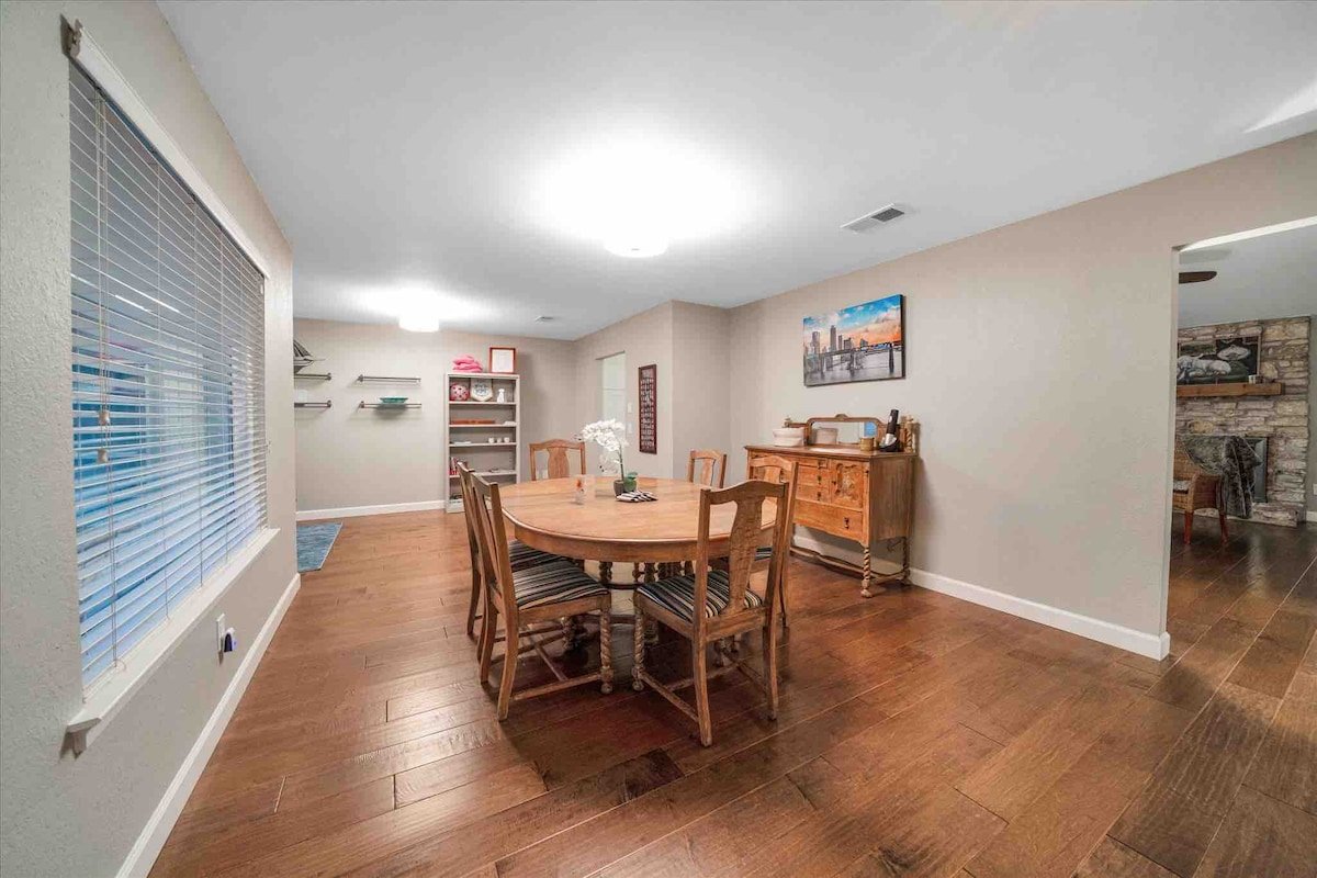 TheHideawayVaca – South Austin:Backyard Pool Oasis gallery image 4