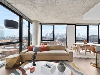 Skyline Views in 3BR Apartment w/ Top Amenities