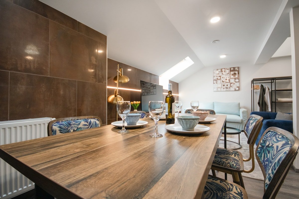 Vibrant Apt in Vinohrady with A/C – CORU House gallery image 3