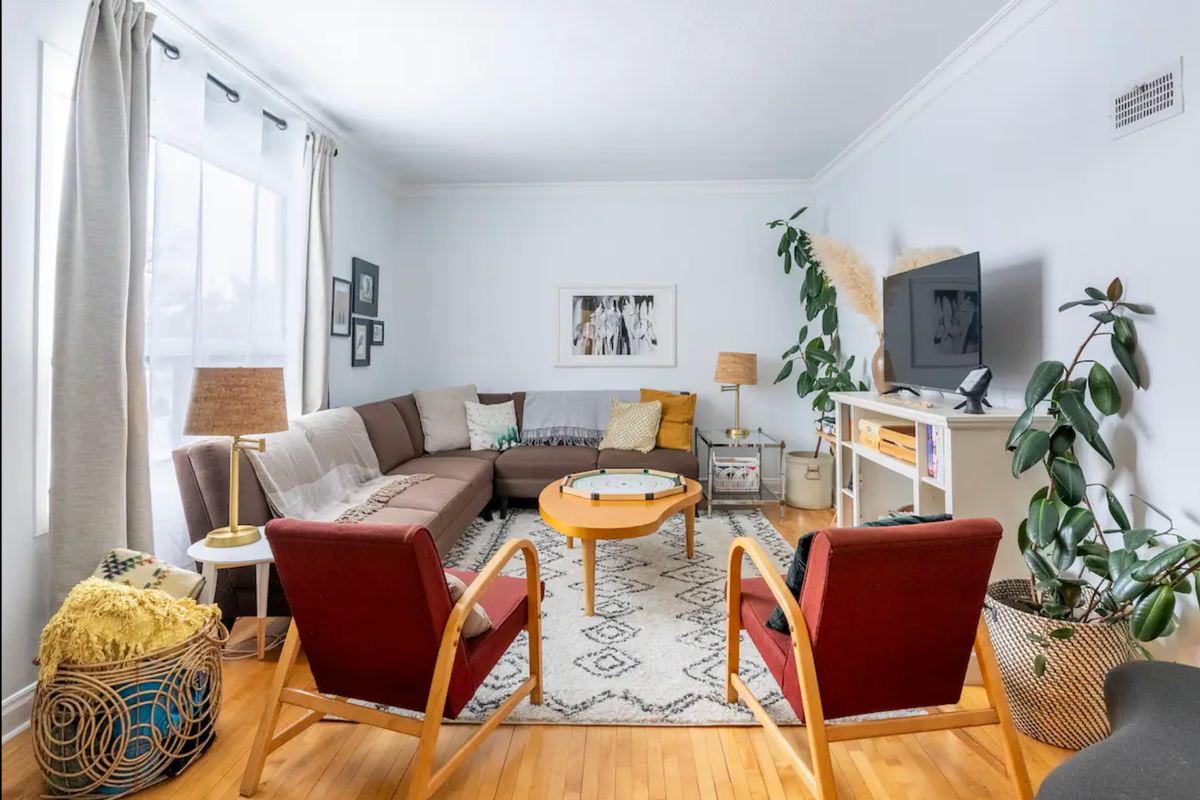 Cozy Urban Cabin Feel in the heart of Wpg