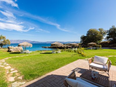 Beachfront Escape – Echoes of the Waves