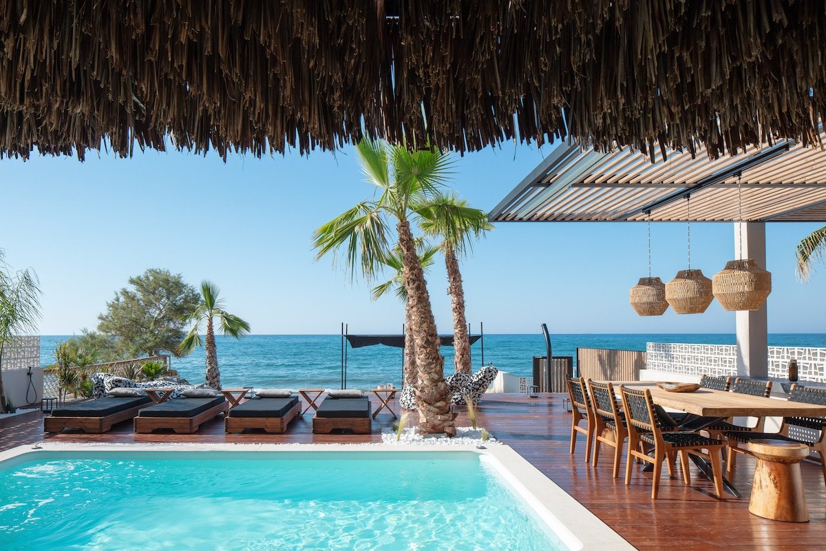 Luxury Beachside Living, a Step Away from Beach! gallery image 3