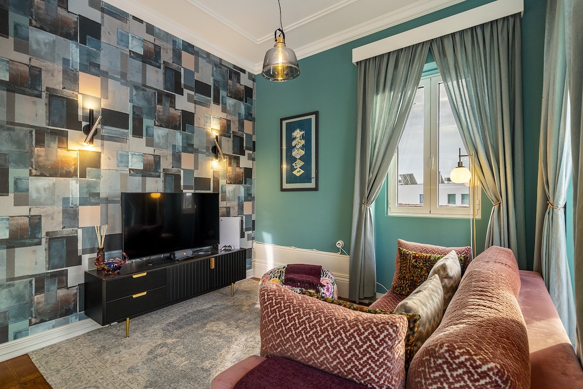 Douro Prestige Urban Retreat Villa | S-Pool & Gym gallery image 3