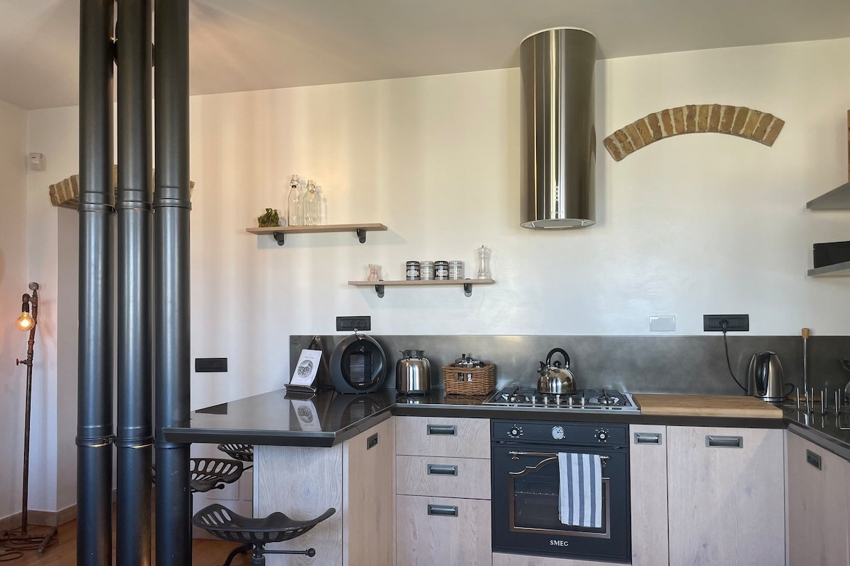 2 bedrooms with private terrace in heart of Rome gallery image 2