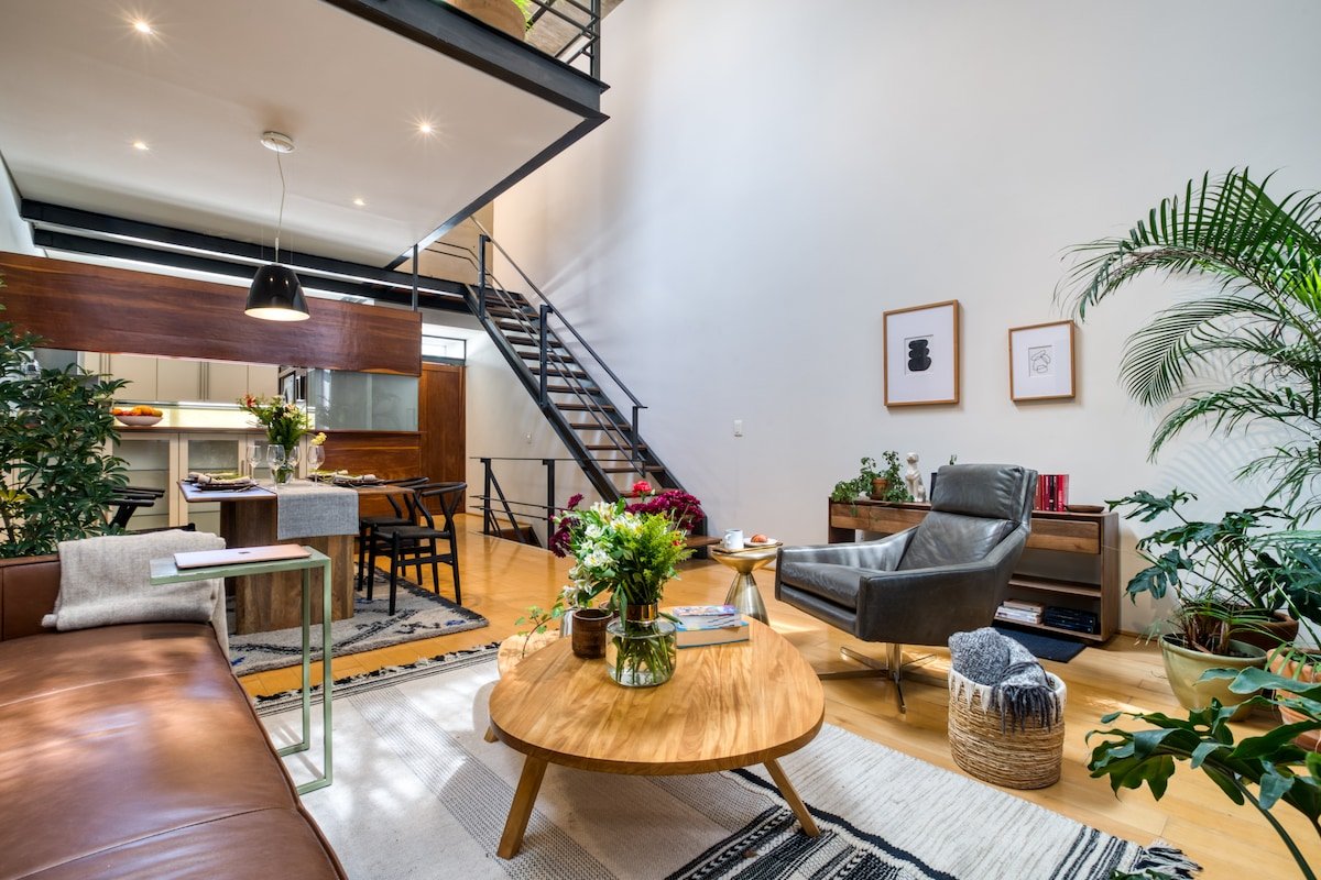 Departamento con techo de doble altura en Condesa. gallery image 2