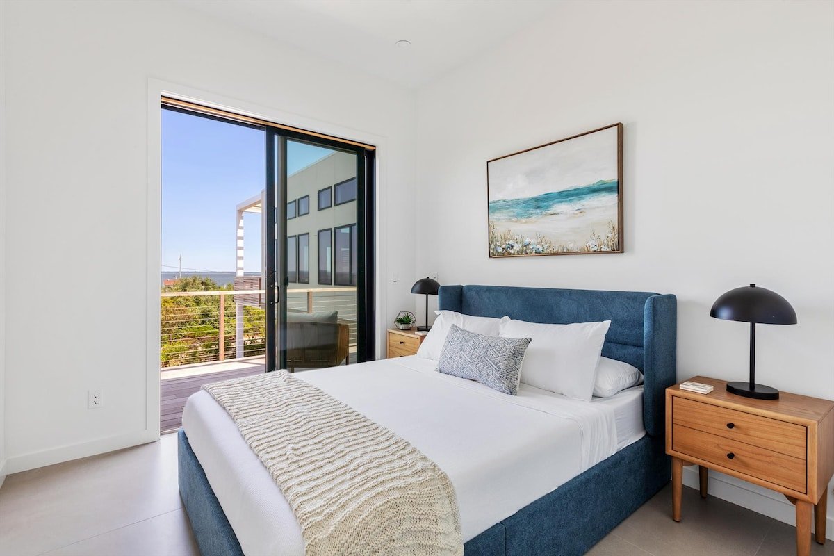 New Build: Water Views & Pool gallery image 5