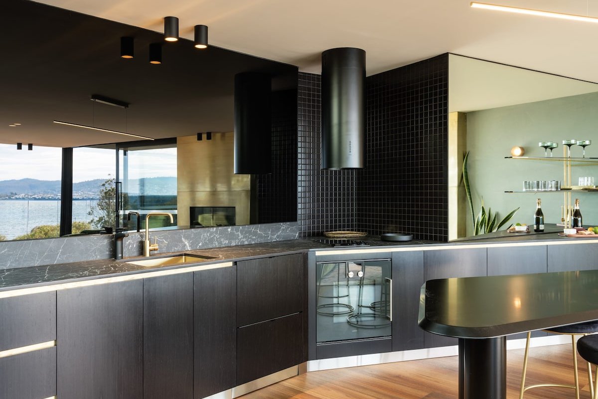 ‘Sydney’ – Waterfront penthouse in Battery Point gallery image 3