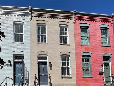 Entire home in DC 6 guests 2-3 bedrooms 2 Bath