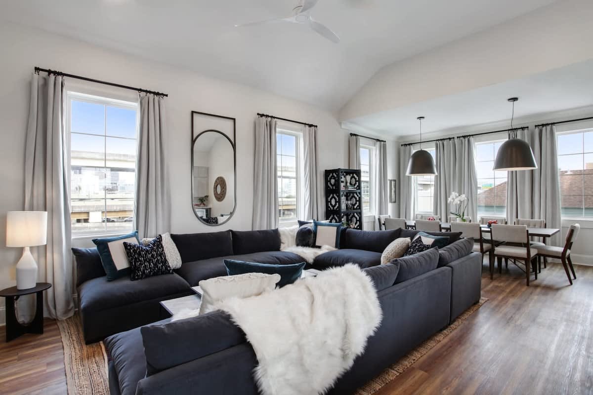 Modern Home | Heated Pool gallery image 5