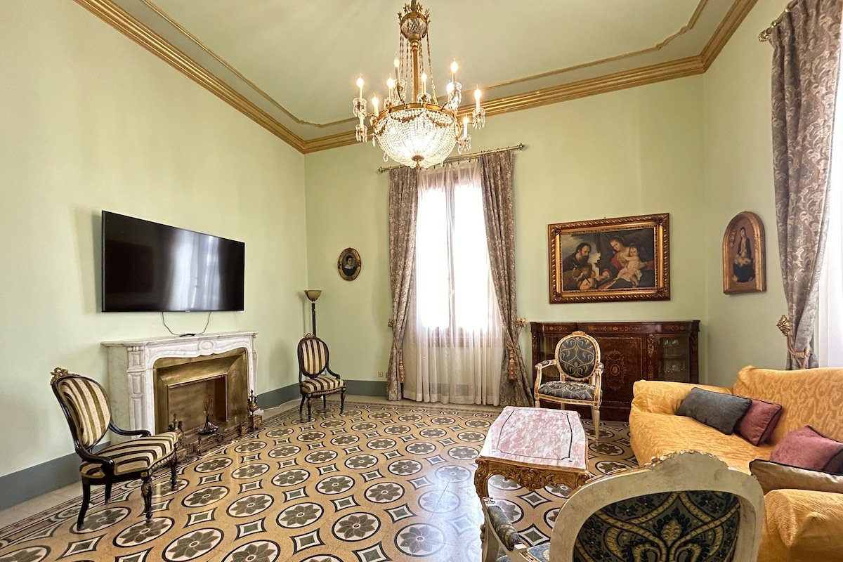 Florentine Penthouse with Duomo View gallery image 2