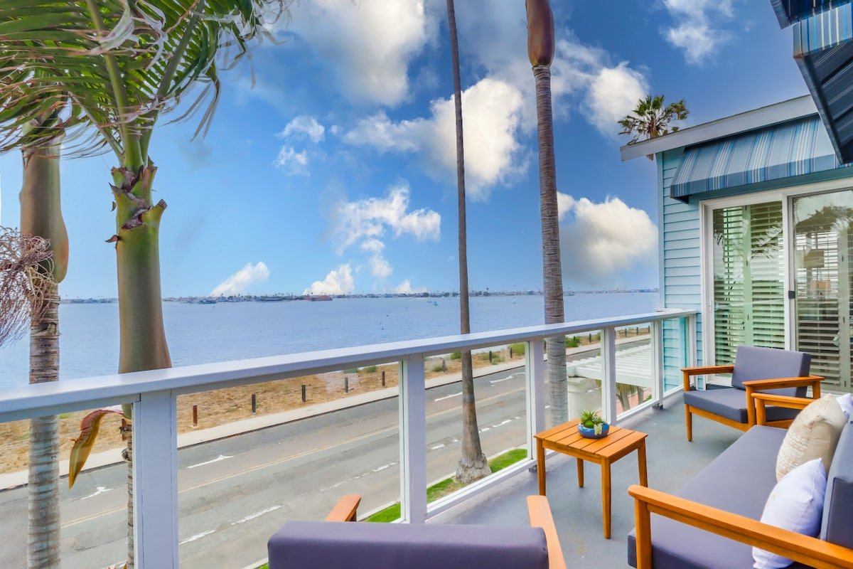 Bayfront Riviera Retreat with POOL! gallery image 2