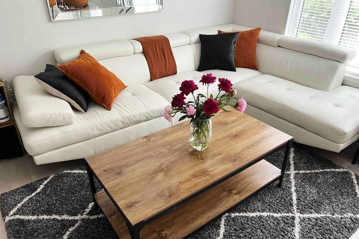 3Bed 2Bath Downtown Toronto Condo w/Parking gallery image 3