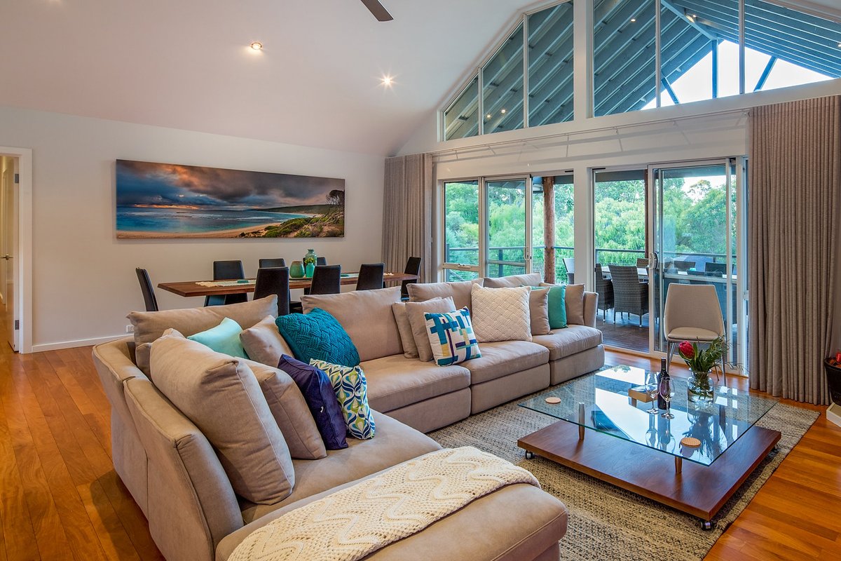 Sky View—Elevated Estate with Resort-Style Pool