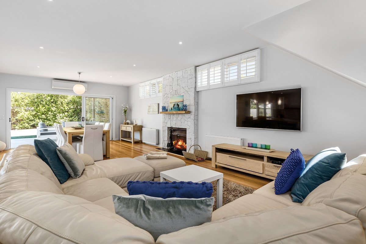 Elegant Entertainer – Chic Sorrento Retreat gallery image 5