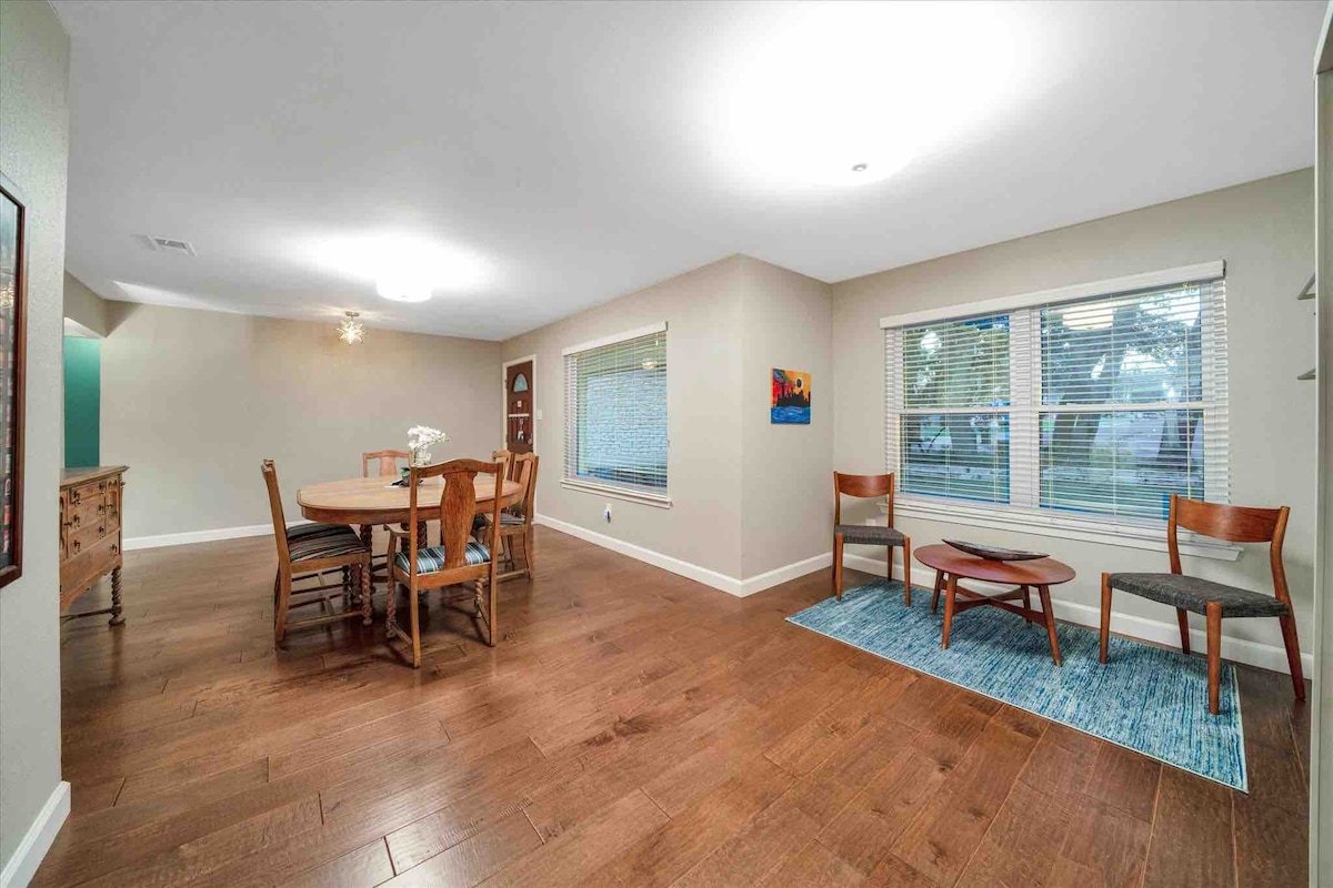 TheHideawayVaca – South Austin:Backyard Pool Oasis gallery image 5