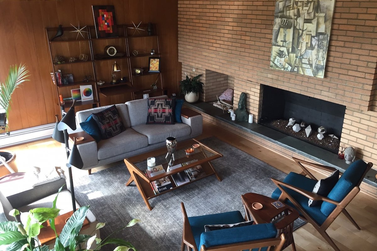 The Mulberry House Mid-Century-Modern w/Views gallery image 5