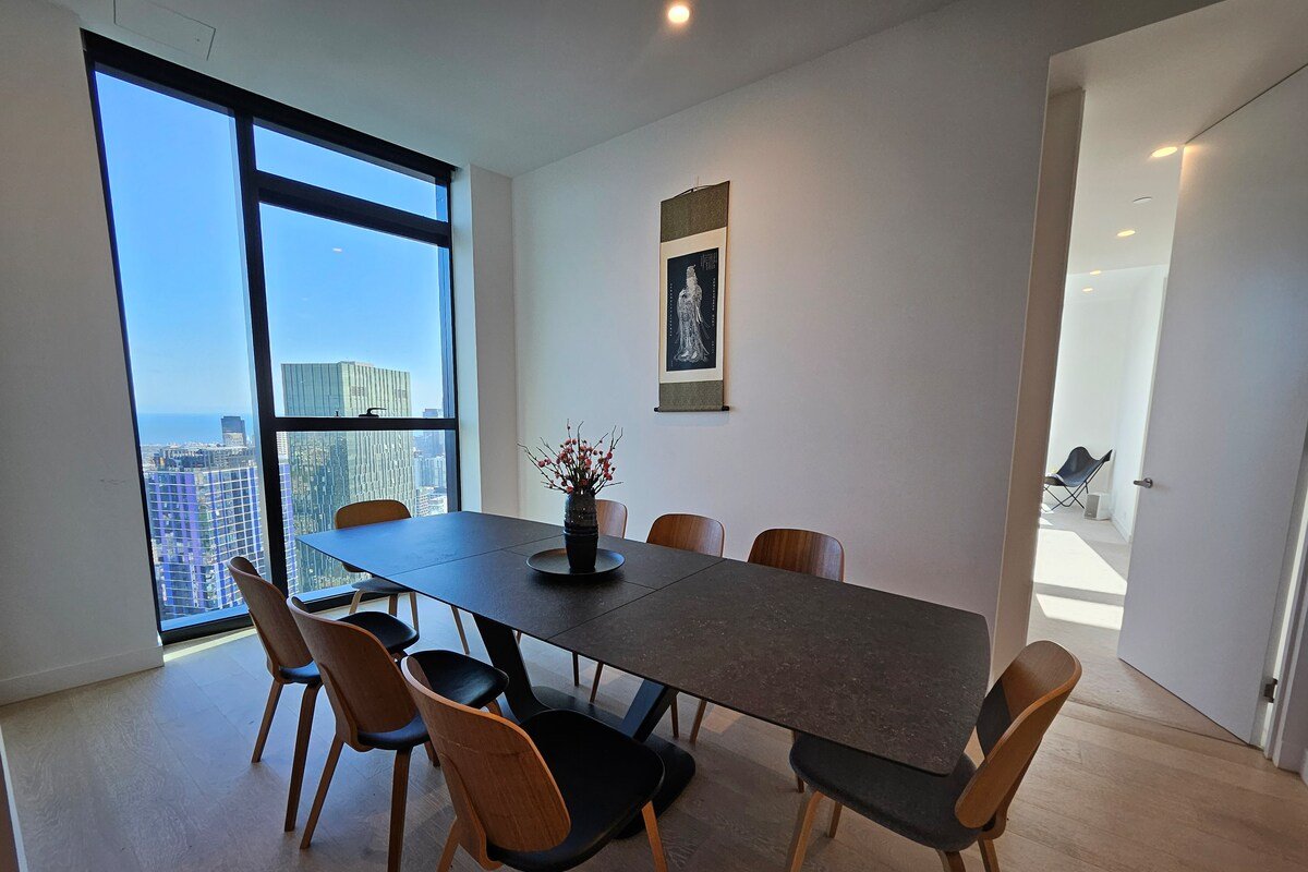 Luxury 3BR Penthouse 70F–Skyline View& CBD 205 sqm gallery image 4