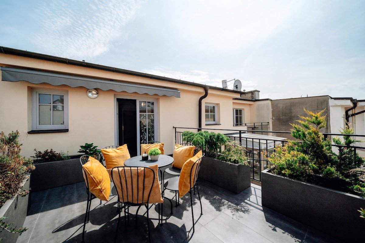 Billiard Penthouse Haven Prague city center XXL gallery image 3