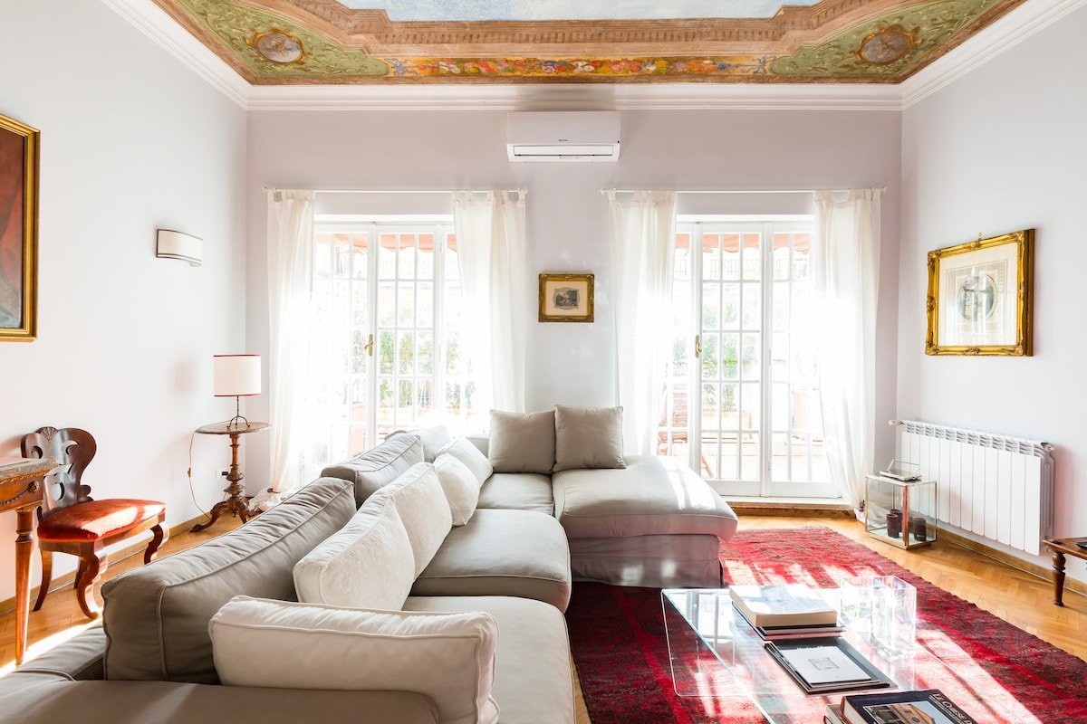 Restored Roman Penthouse near Spanish Steps gallery image 2