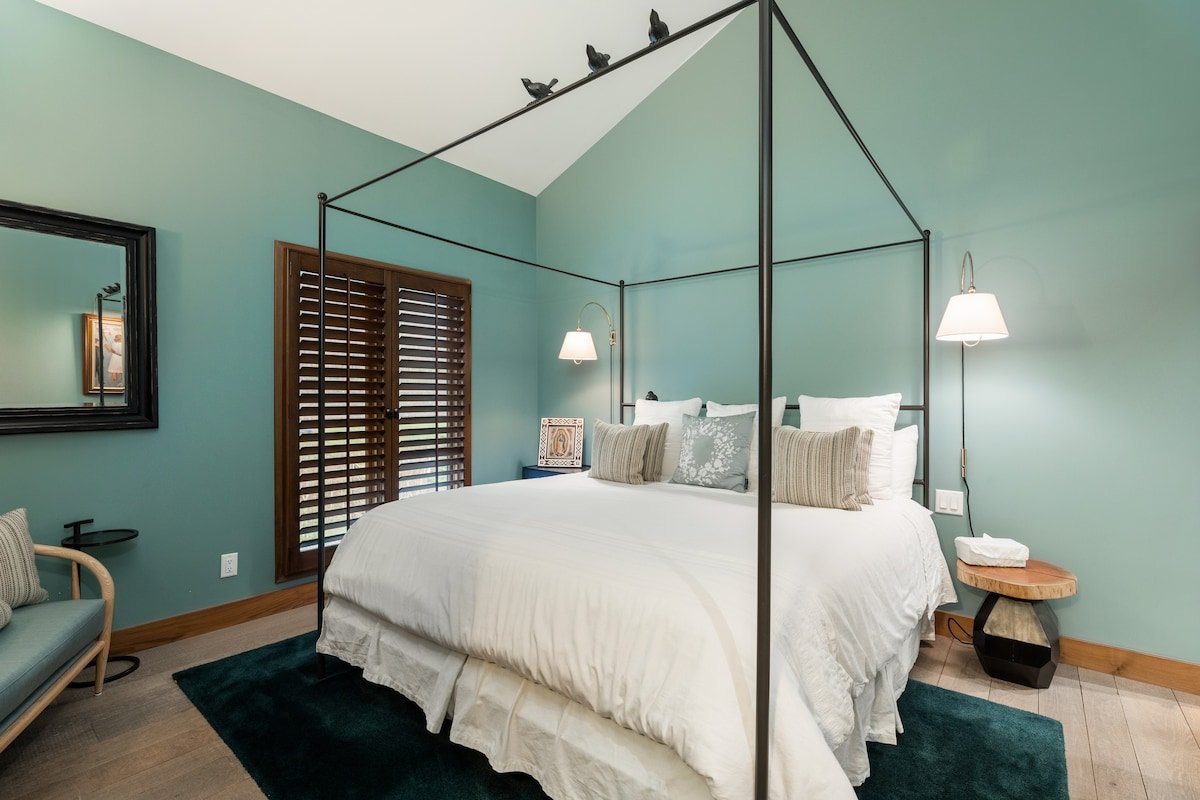 Village Inn Plaza #501 gallery image 3