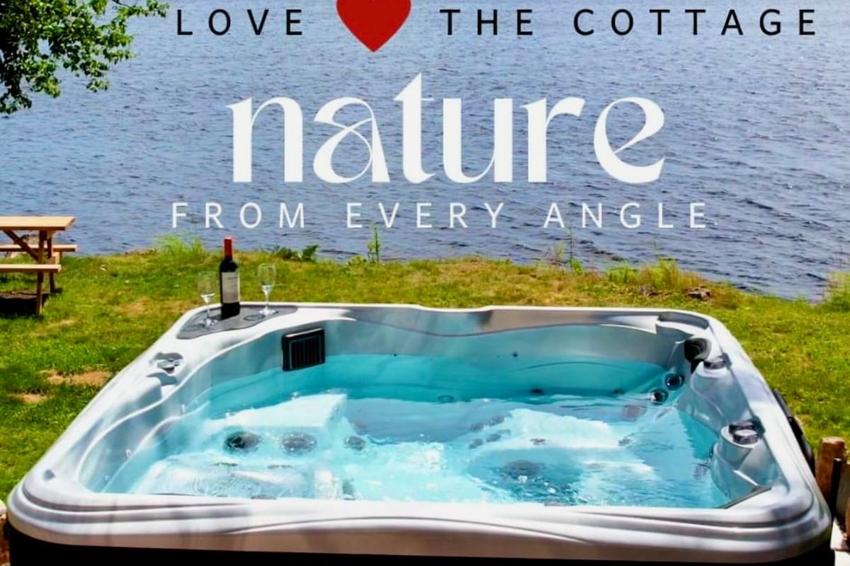 Love The Cottage/King beds/Hot tub under the stars gallery image 3