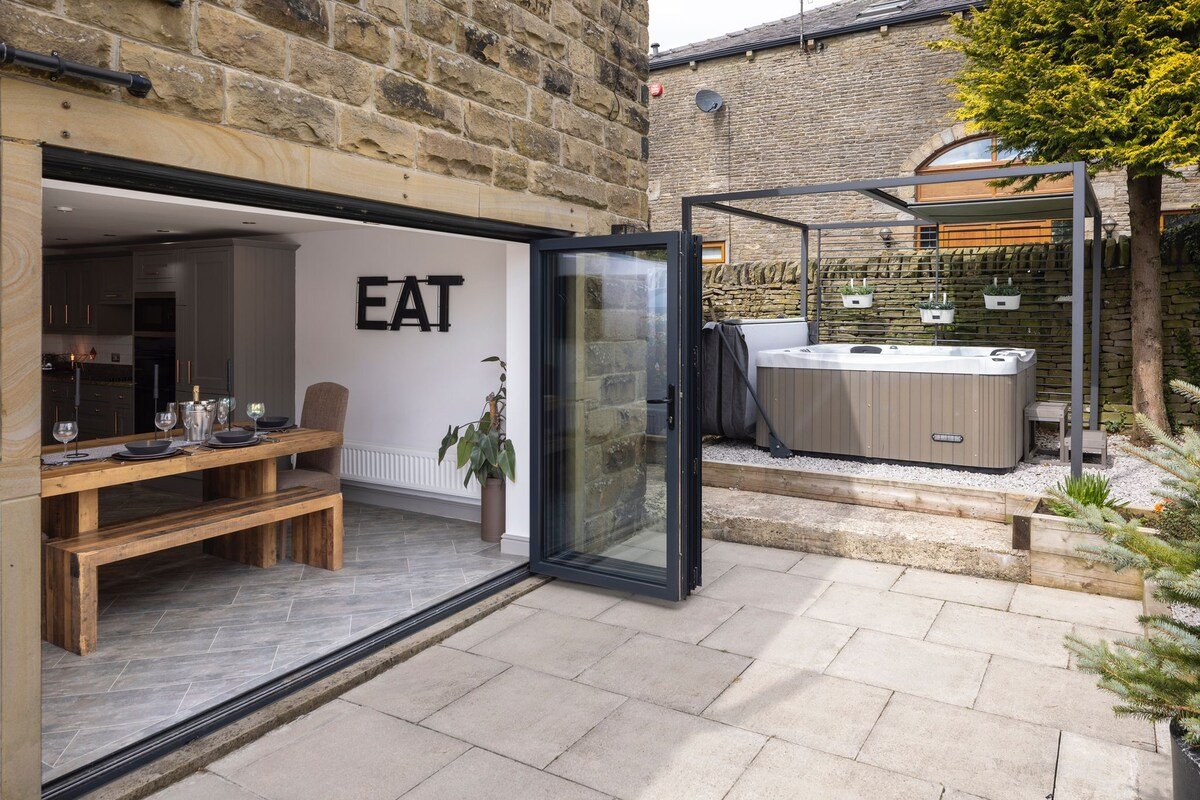 Luxury Barn in Saddleworth – Lake House gallery image 4