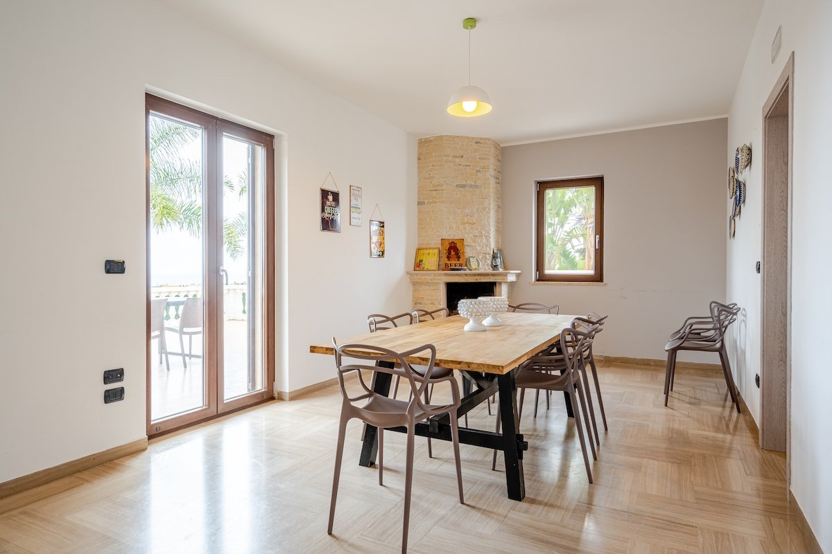 Massaroom: Villa strepitosa con vista mare gallery image 4