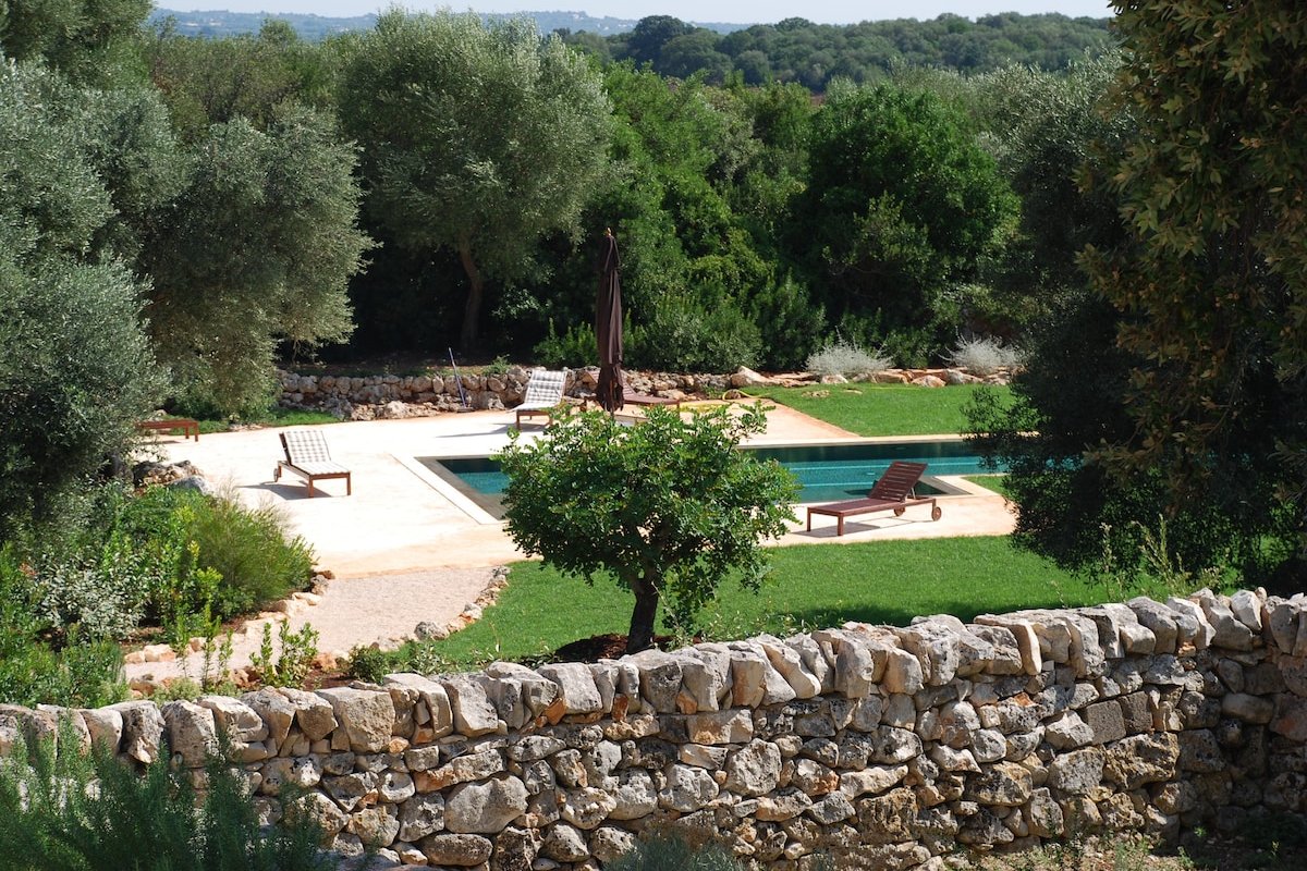 Ostuni: charm and comfort for 4 ( 1 villa) gallery image 2