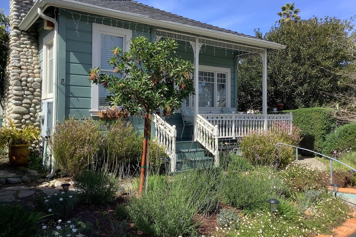 “Mainstay Cottage” Just Steps To Beach & Town! gallery image 5