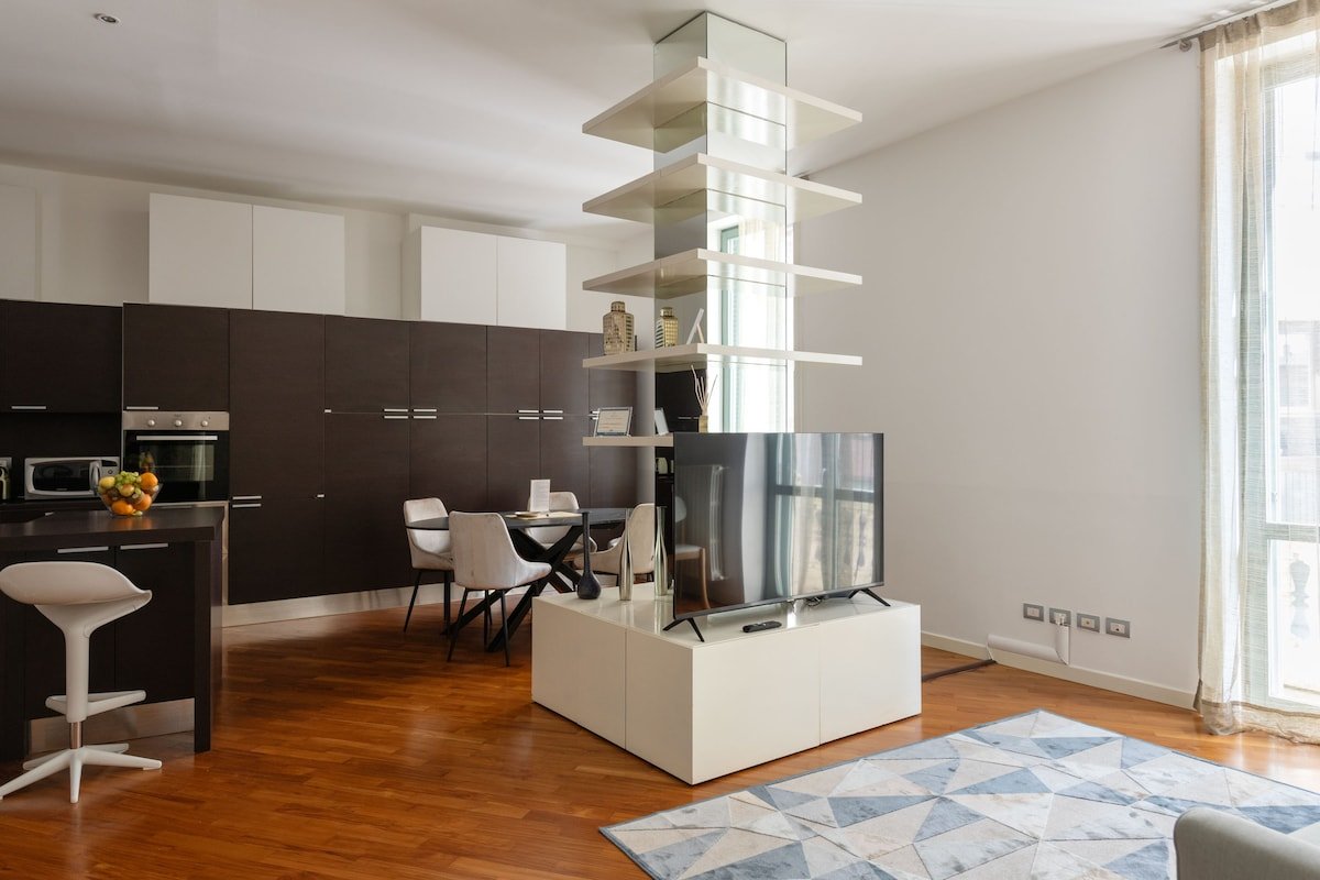 Stylish 2 Bedroom Apartment close to Duomo gallery image 5