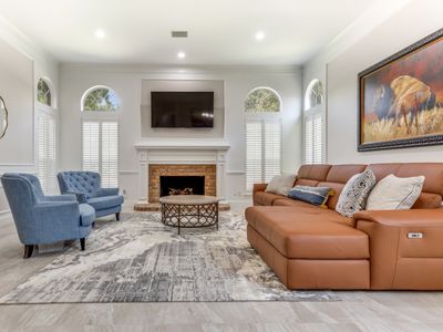 Stylish 4/3 traditional + pool