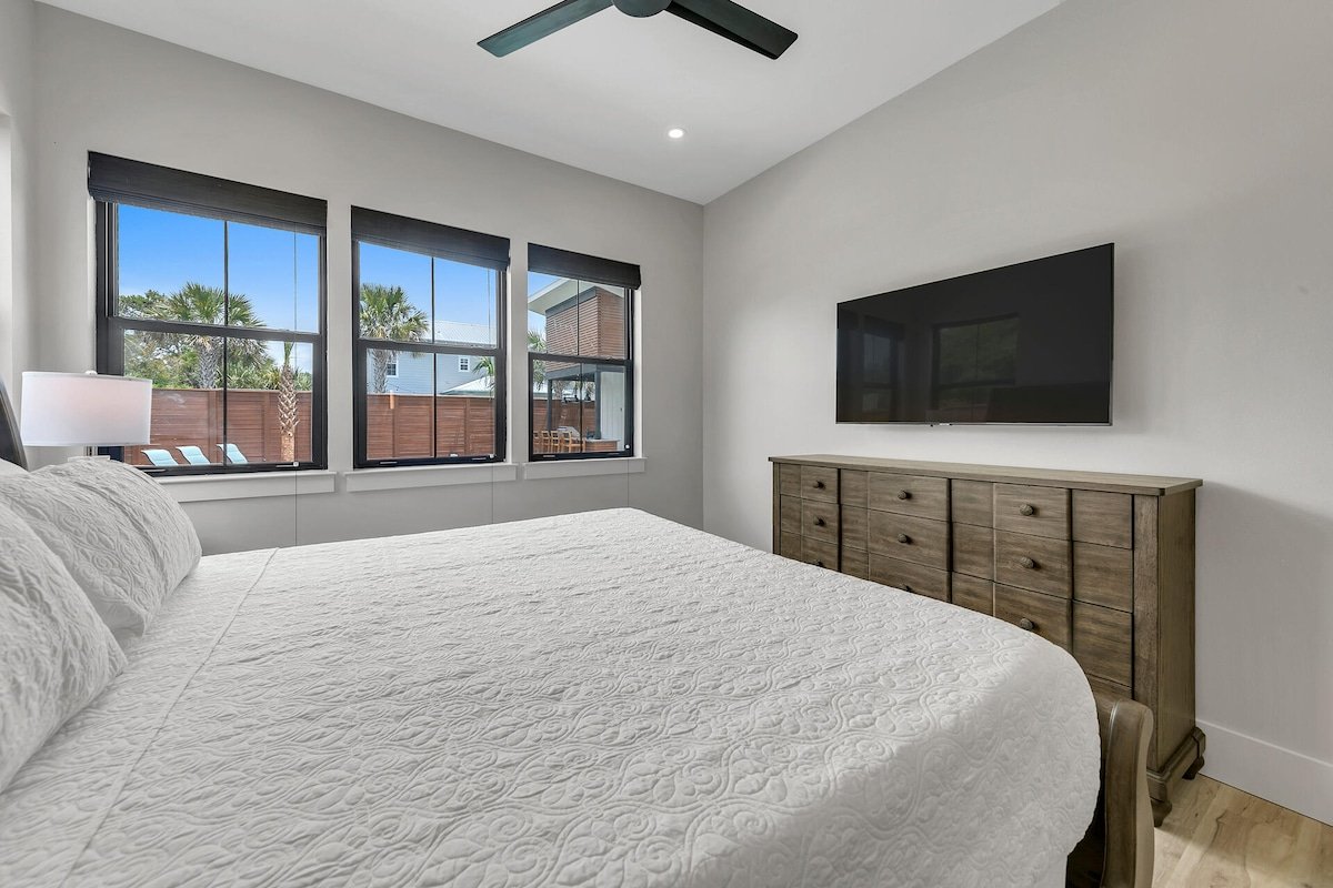 Sleeps 30! Pool, Spa, Game Room, LSV, GULF VIEWS! gallery image 5