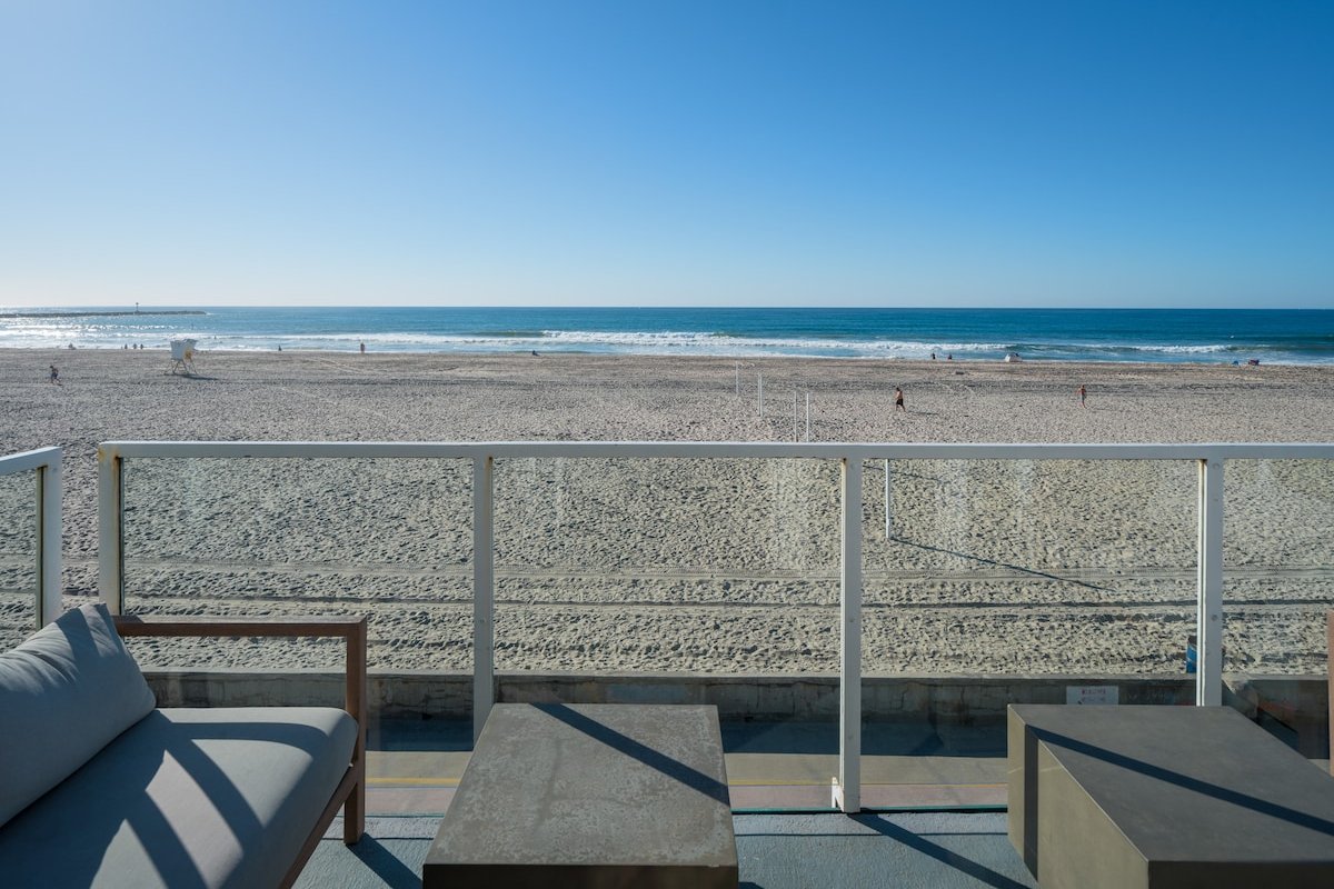 Unlimited Ocean Views from Oceanfront Penthouse gallery image 4