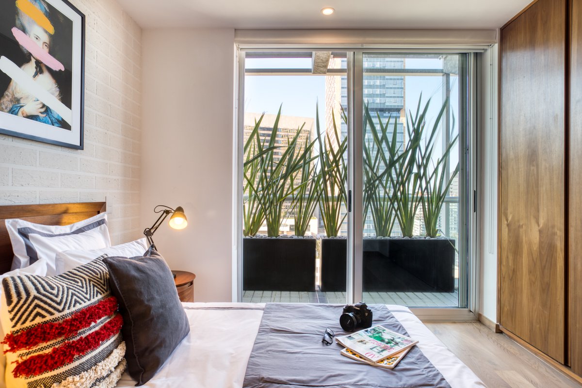 Cool Balcony Apt | GYM+Rooftop w/BBQ Grill & Pool