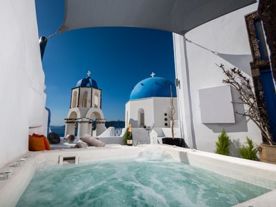 Santo blue horizon -blue domes-outdoor jacuzzi