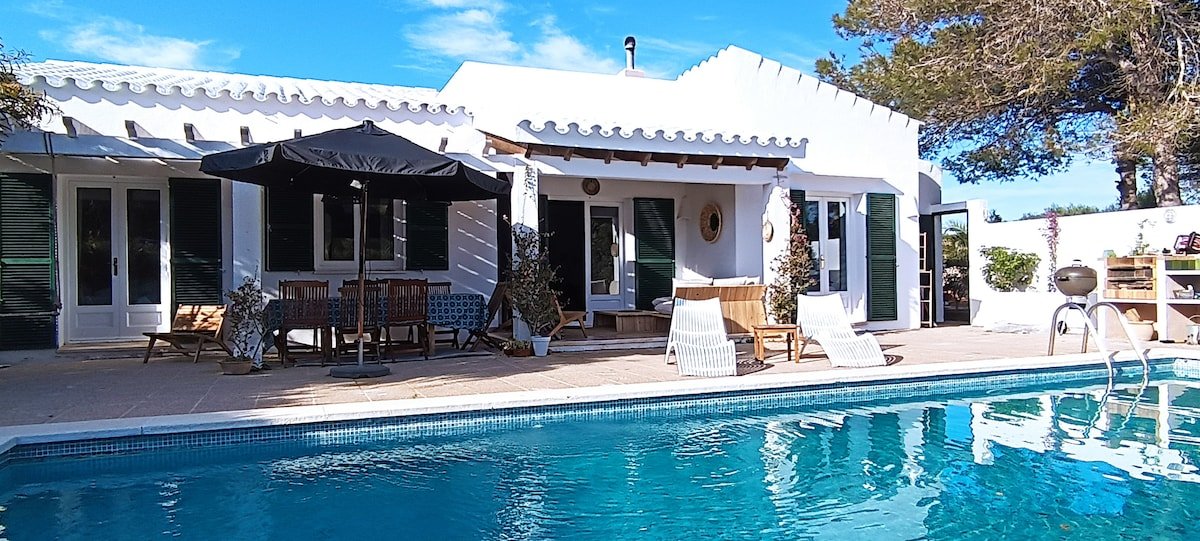 “ESCALe MINORQUINe” : villa de charme plage à pied gallery image 5