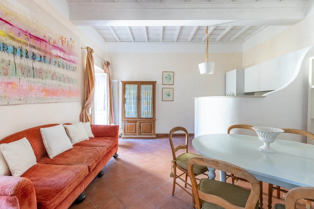 Colosseo bright apt. with balcony at Monti gallery image 4