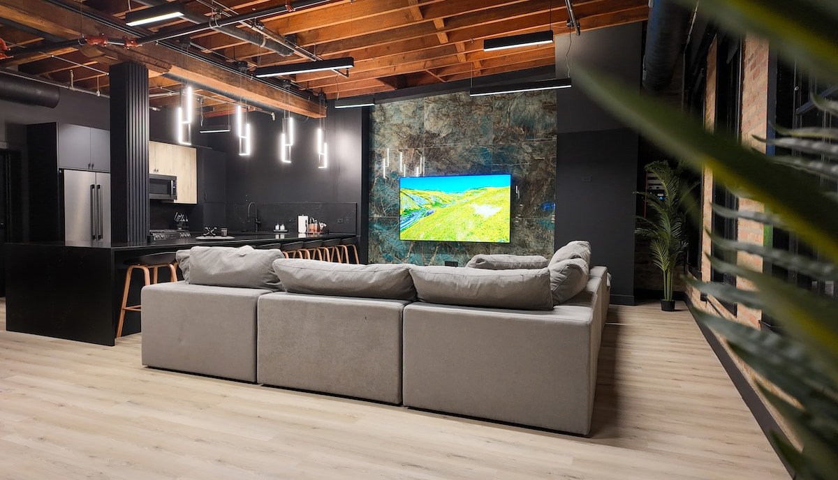 Downtown Penthouse Huge Patio with Great View gallery image 3