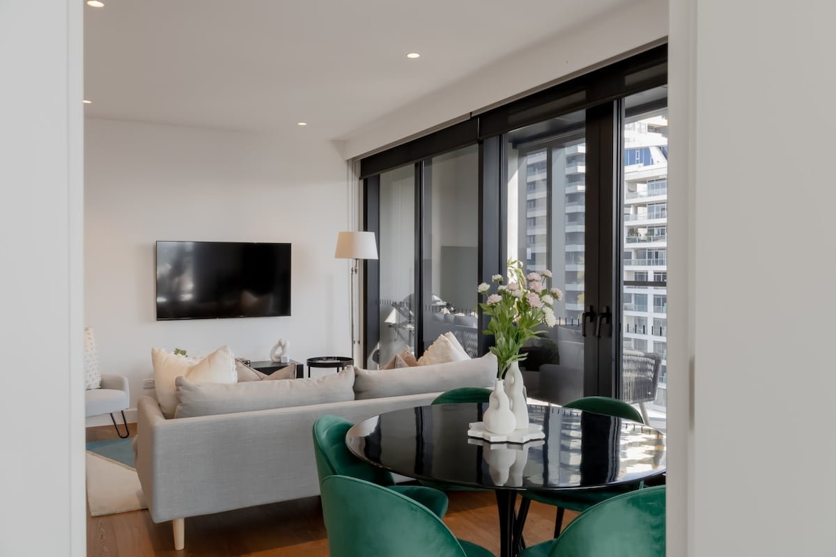 Claremont Style & Comfort, South Yarra gallery image 2