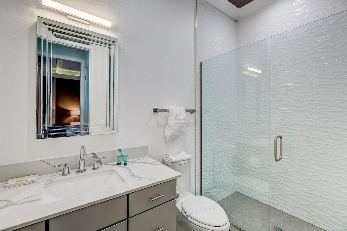 Mansion Near Disney w/ Arcade, Theater & Huge Pool gallery image 4