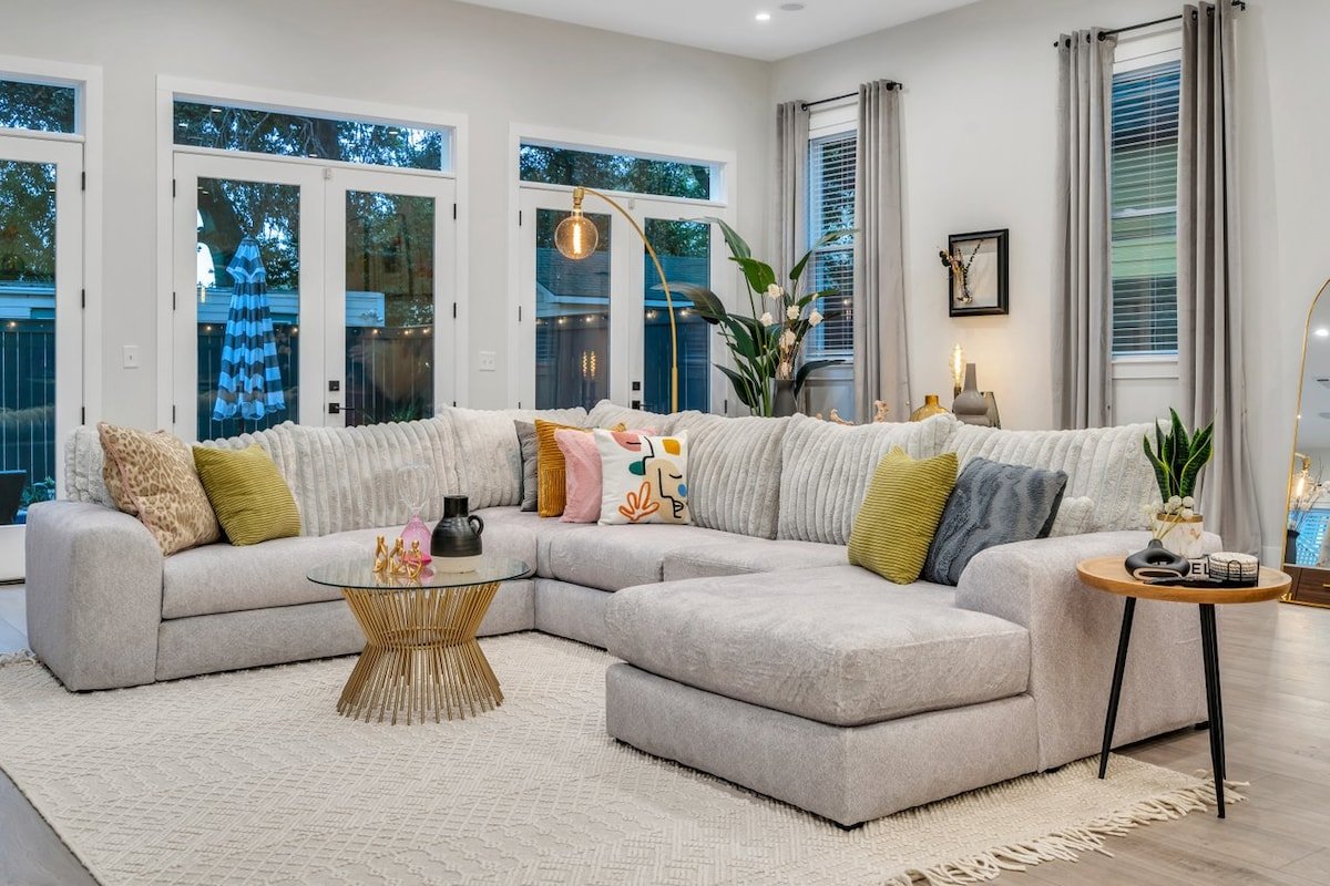 New Home Great for Groups | Heated Pool, Sleeps 10 gallery image 3