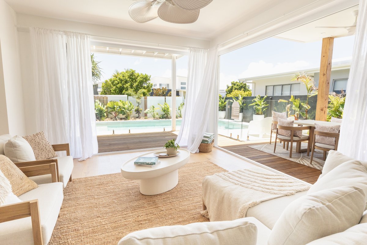 BeachHouse on Breakers – Winter Escape Heated Pool