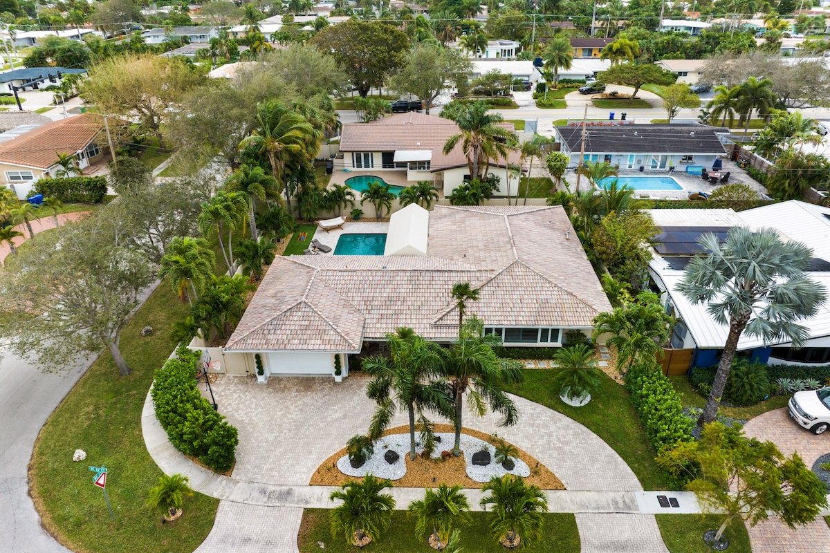 Florida Getaway: near beach, heated saltwater pool gallery image 5