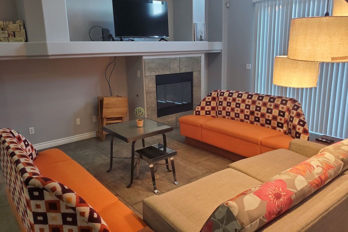 EDC Mini Castle *Newly Renovated * CLOSE TO VENUE gallery image 3