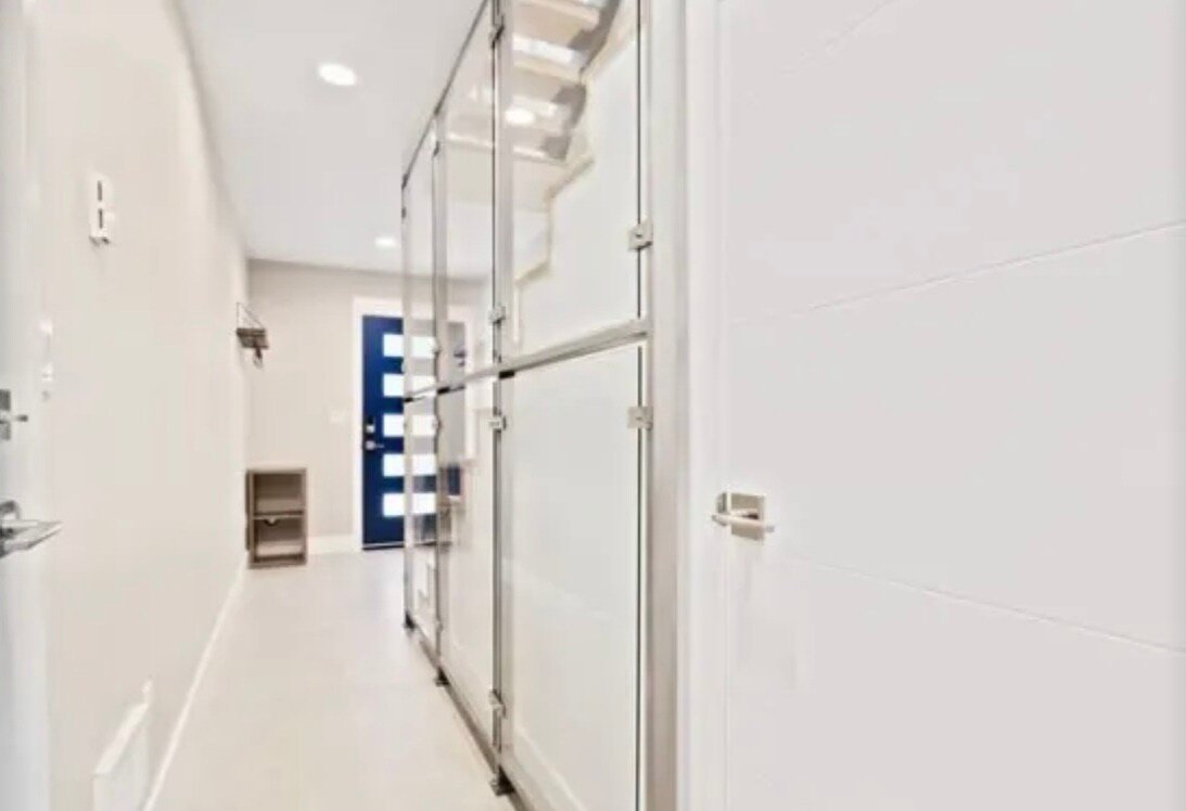 LUXURY ALKI BEACH TOWNHOME w/ ROOFTOP & GREAT VIEW gallery image 3