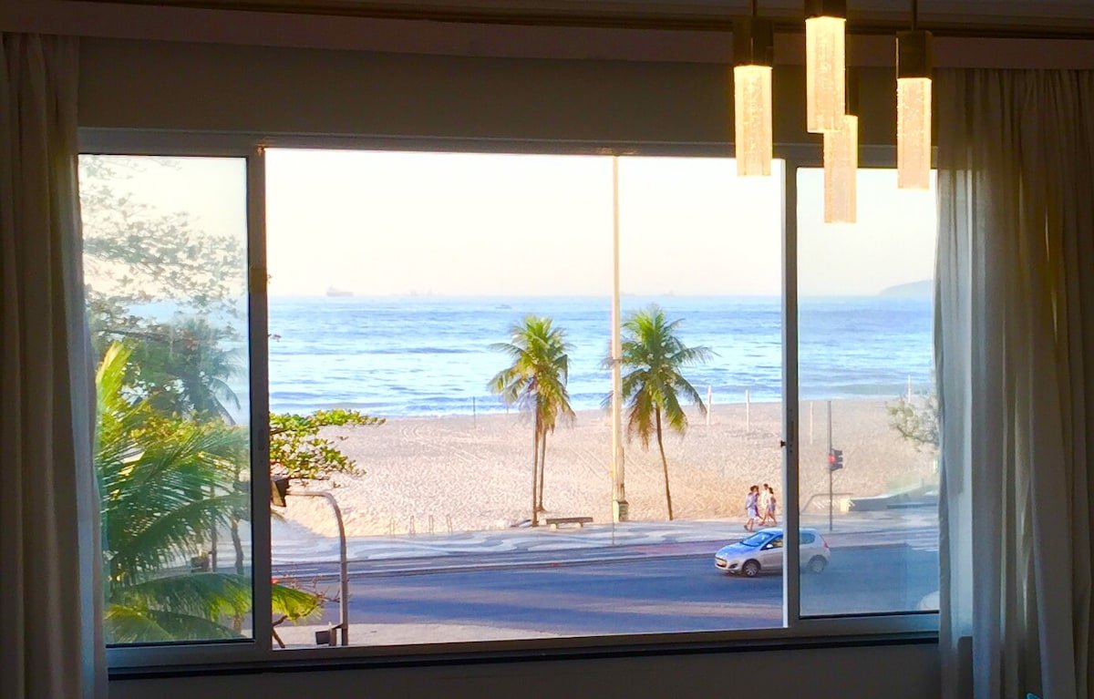 Beach Front Copacabana Condo with Ocean Views! gallery image 4