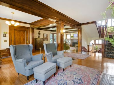 * Grand, Historic Park Ave Apt Home/ 3BR, 2.5BA *