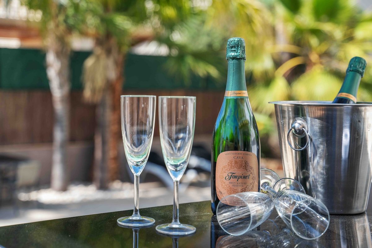 Vila SOL FELOSTAL,130m to beach,near airport&Palma gallery image 3