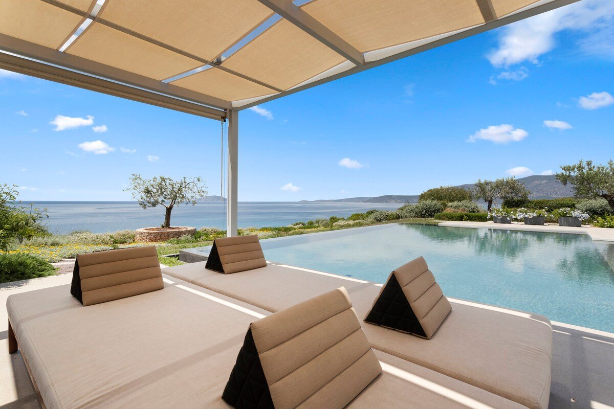 Luxury Seaside Villa with Pool & Breathtaking View gallery image 4
